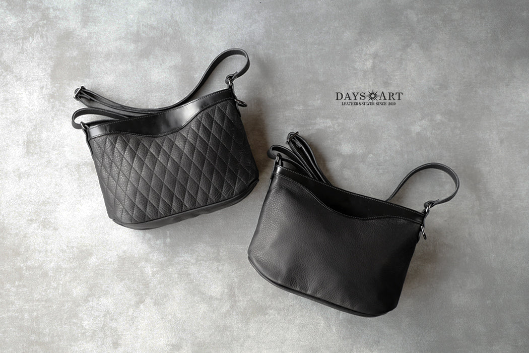 「弓張月ショルダーバッグ」に続く第二弾！前作と共通し、柔らかく上質なDAYSARTのオリジナルレザーを使用した、大人のための本革サコッシュ。