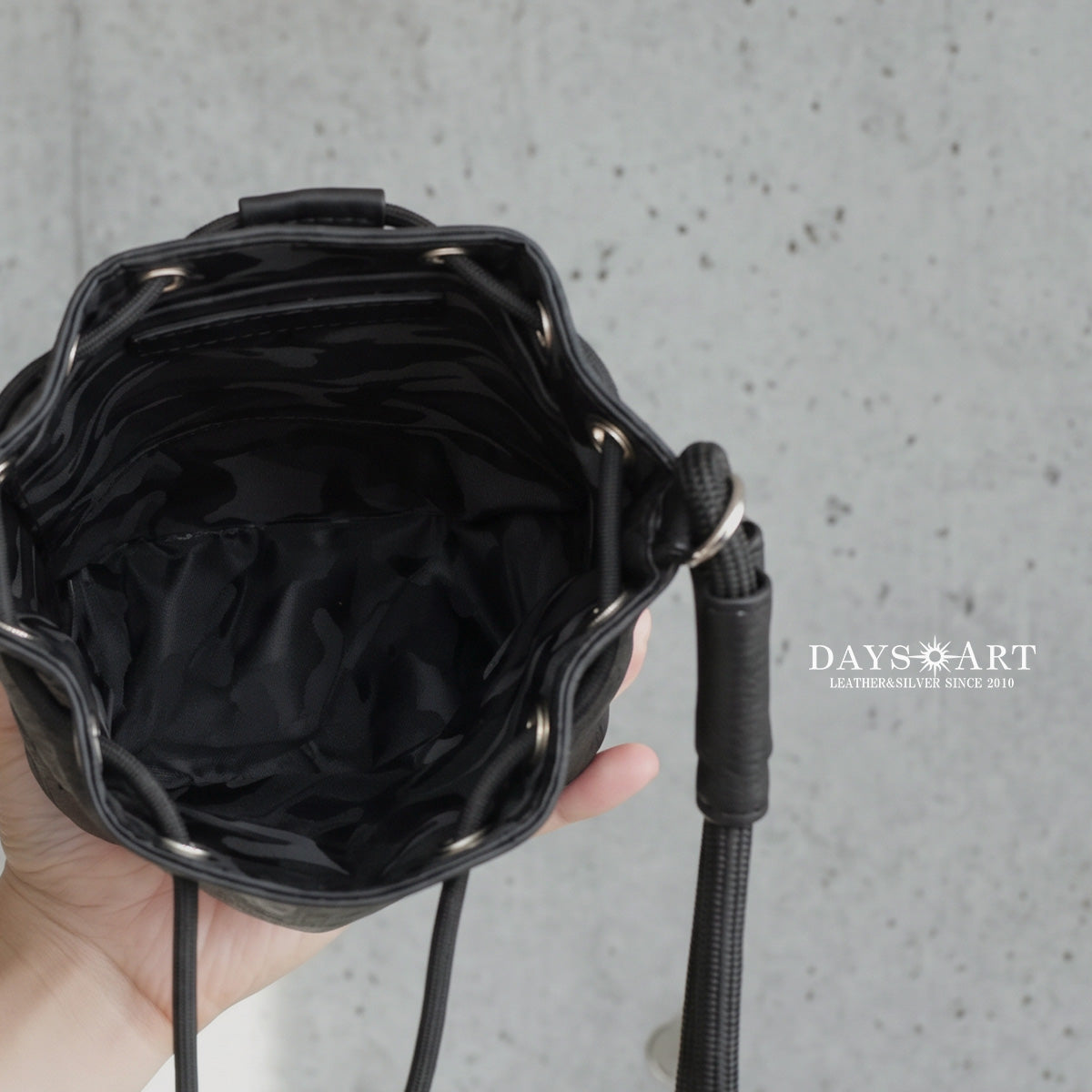 DAYSART 本革 ドローストリングバッグ　ショルダー　 lb404